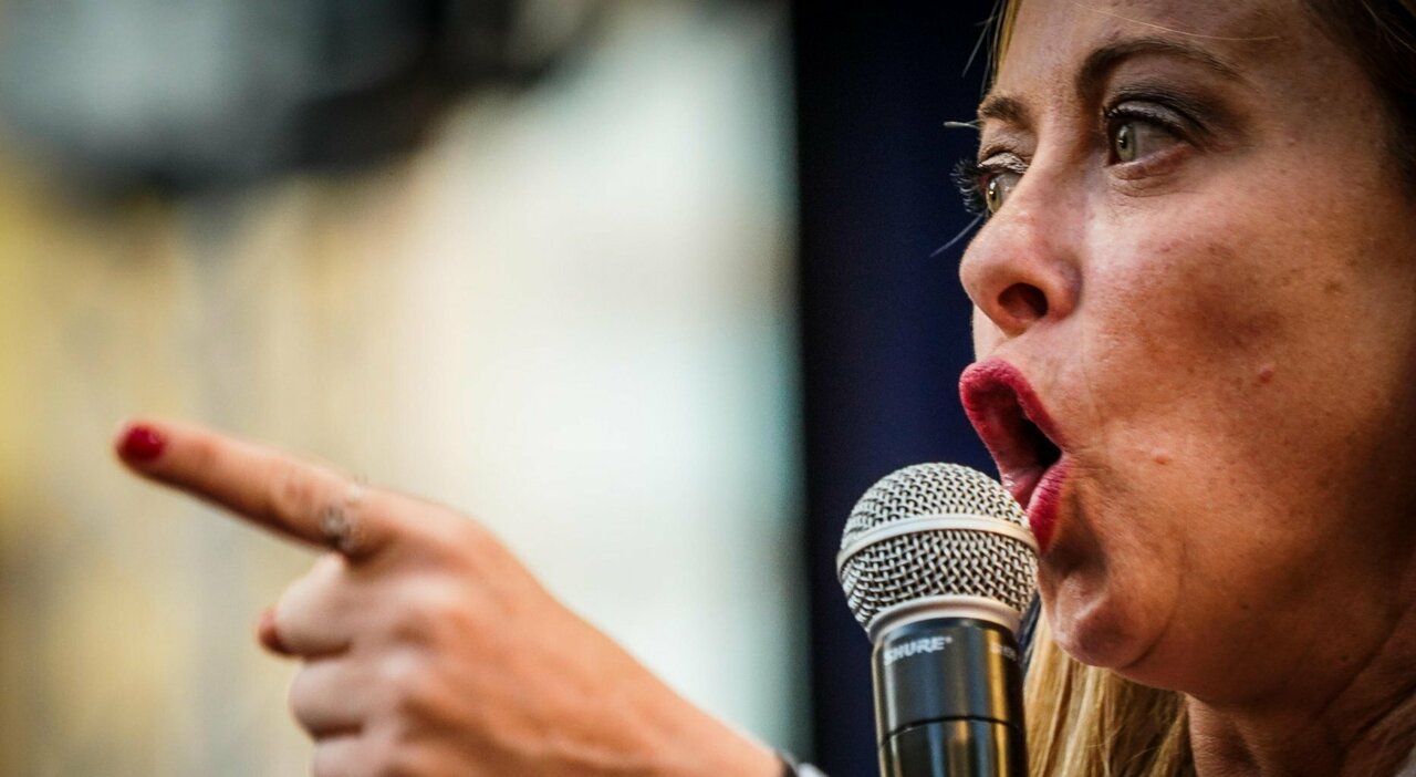 Giorgia Meloni Gra-tui-ta-men-te