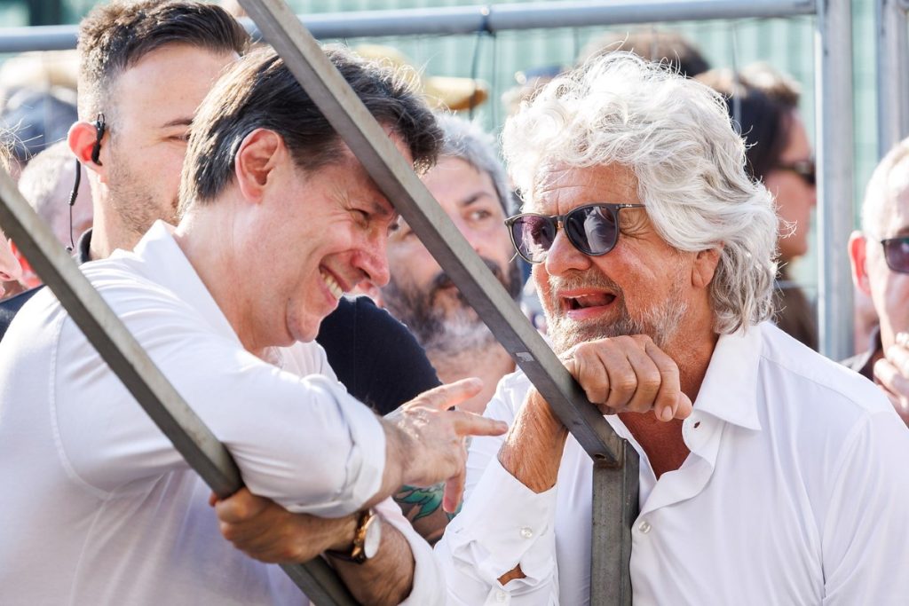 Beppe Grillo torna sul palco: «Fate le brigate di cittadinanza»
