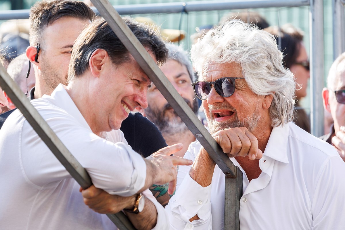 Beppe Grillo torna sul palco: «Fate le brigate di cittadinanza»